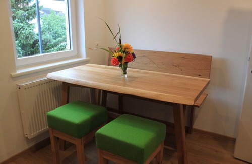 Zirndorf House | Ferienwohnung "hochsitz" mit Balkon für bis zu 6 Personen