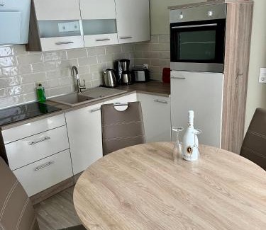 Patzig Apartment | Ferienwohnung Holzerland