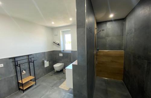 Tettnang Apartment | Ferienwohnung Hopfenblick Dachterasse 3SZ Bodenseeregion