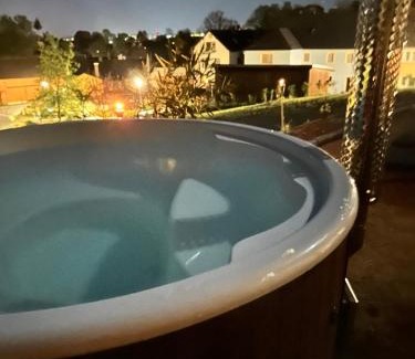Feilitzsch Apartment | Ferienwohnung im Chaletstil Schlossblick 51 qm Wellness Fitness Sauna Bergrödelhof