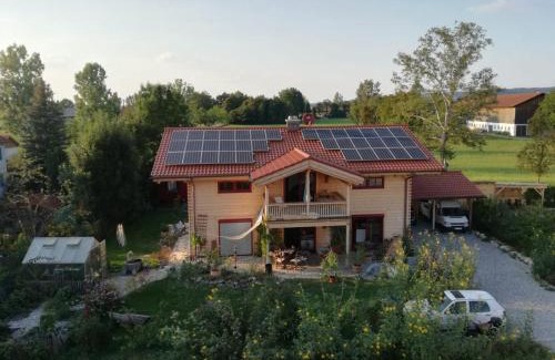 Wielenbach Apartment | Ferienwohnung im gemütlichen Blockhaus vor den Bergen