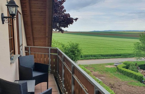 Huefingen Apartment | Ferienwohnung im Schwarzwaldhaus mit Balkon