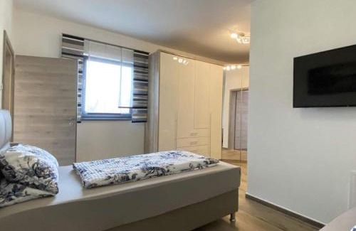 Wackersdorf Apartment | Ferienwohnung in Heselbach mit Grill, Whirlpool und Garten