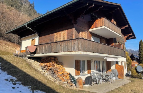 Zweisimmen Apartment | Ferienwohnung in Zweisimmen Ruhige Lage und Schöne Aussicht