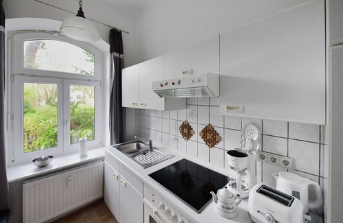 Toenning Apartment | Ferienwohnung Jakob, mit Garten, Terrasse und Strandkorb