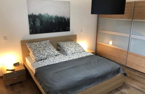 Schmelz Apartment | Ferienwohnung Kirschholz
