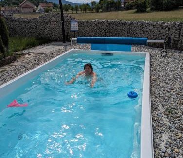 Brinje Apartment | Ferienwohnung Luna mit Pool