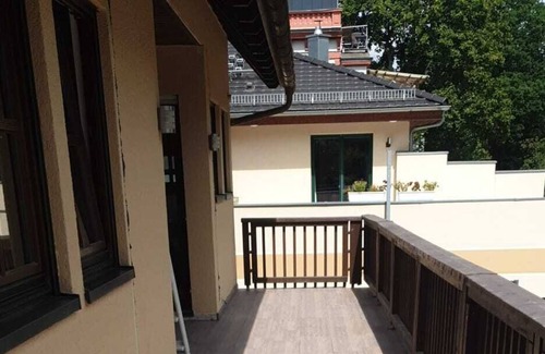 Leutzsch Apartment | Ferienwohnung mit 123qm, Balkon und 2000qm Garten