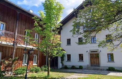 Bohmzwiesel Apartment | Ferienwohnung mit Balkon (ca. 50m2) auf Erlebnisbauernhof