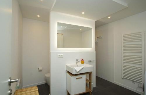 Gross Zicker Apartment | Ferienwohnung mit Balkon, gratis Sauna- und Schwimmbadnutzung im AHOI in Sellin - Haus Inselwind FeWo MEERsonne