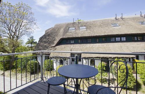 Gross Zicker Apartment | Ferienwohnung mit Balkon, gratis Sauna- und Schwimmbadnutzung im AHOI in Sellin - Haus Inselwind FeWo MEERsonne