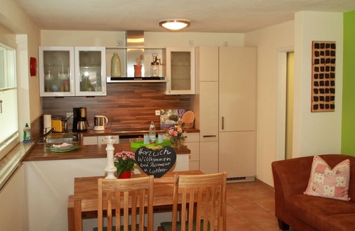 Wilhelmsdorf Apartment | Ferienwohnung mit 70qm, 2 Schlafzimmer für max. 4 Personen