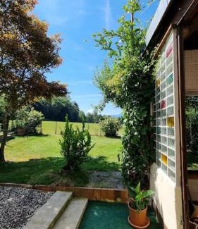 Traunstein Apartment | Ferienwohnung mit Garten und Bergblick