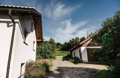 Neuschoenau Apartment | Ferienwohnung mit Terrasse und Grillmöglichkeit