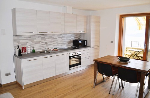 Stazzona Apartment | Ferienwohnung mit Terrasse mit Seeblick, Bbq, Garten, Wlan, TV Sat. Parkplatz