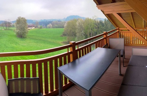 Windorf Apartment | Ferienwohnung mit tollem Ausblick, Terrasse und beheiztem Pool im Garten