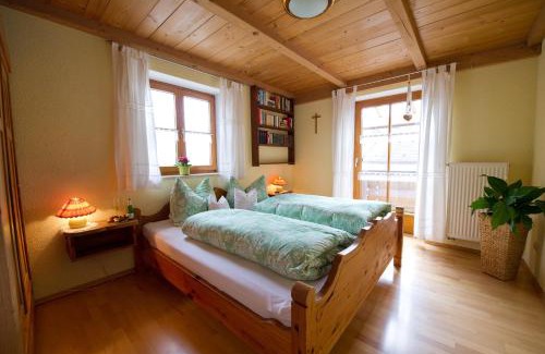Burggen Apartment | Ferienwohnung Mohnblume
