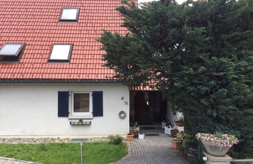 Braeunlingen Apartment | Ferienwohnung Moni, 90qm, 1 Schlafzimmer, 1 Wohn-/Schlafzimmer, Wintergarten, max. 4 Personen