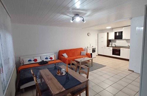 Rheinbrohl Apartment | Ferienwohnung Neli am Rhein Perfekte für 2 Personen in Eine Ruhige Gegend