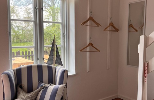 Winnert Apartment | Ferienwohnung Nr. 4-Apartment-Superior-Private Bathroom-Garden view