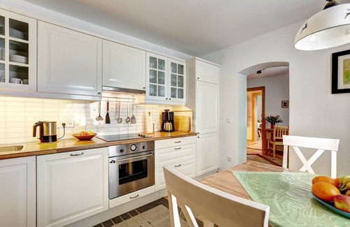 Stanggaß Apartment | Ferienwohnung Nr. 03 "Untersberg" für 1-2 Pers., ca. 69 qm, Schlafzimmer, Wohnschlafraum, Küche, Terrasse