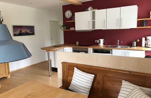 Anzenbach Apartment | Ferienwohnung Oma Rosa mit Traumblick und Zentrumsnähe