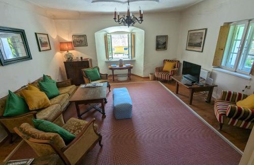 Magdalensberg Apartment | Ferienwohnung Ottmanach Schlosshof