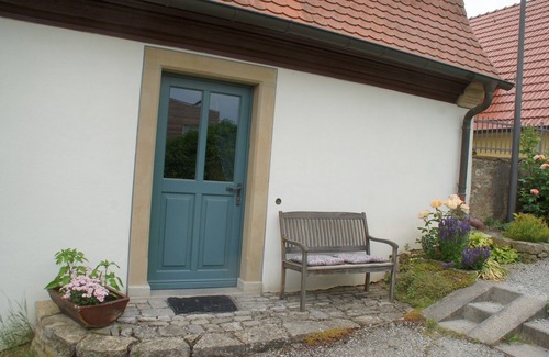 Dettelbach Apartment | Ferienwohnung qm) mit Kombiniertem Schlaf-wohnbereich und Küchenzeile