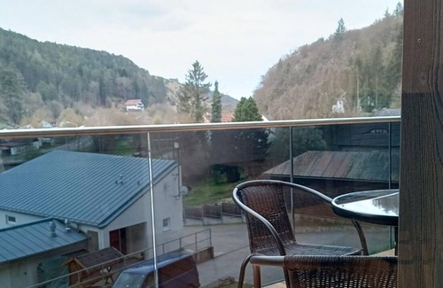Riedenburg Apartment | Ferienwohnung Rabenstein mit Terrasse