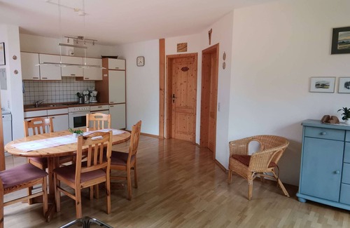 Wilhelmsdorf Apartment | Ferienwohnung Riedblick, 60 qm mit 1 Schlafraum und 1 Wohn-/Schlafraum für max. 4 Personen