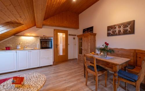Wiesenfelden Apartment | Ferienwohnung „Rose“
