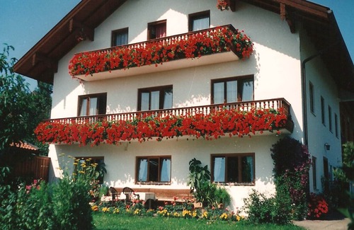 Hoslwang Apartment | Ferienwohnung "Rosenduft", 58 qm, Erdgeschoss, 1 separates Schlafzimmer, Südseite mit Terrasse