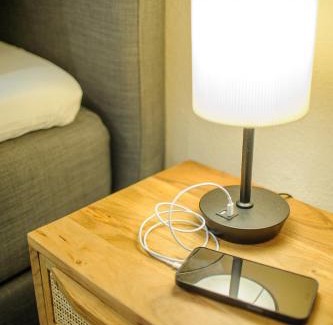 Suesel Apartment | Ferienwohnung Schlafgemach - Gemütlicher Urlaub zwischen Ostsee und Holsteinische Schweiz - Boxspringbett & Wallbox