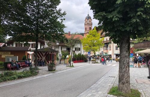 Mittenwald Apartment | Ferienwohnung Seidl Wohnung Kontrabass