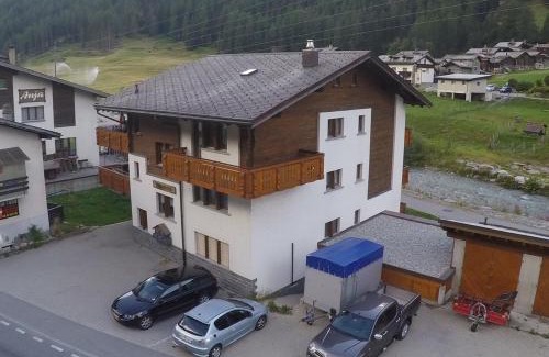Saas Grund Apartment | Ferienwohnung Silberdistel, Saastalstrasse 178