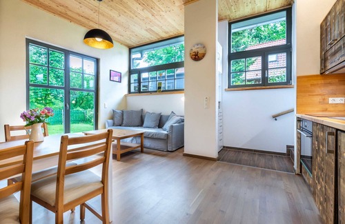 Steffenshagen Apartment | Ferienwohnung Sonne mit Terrasse, Kamin und Garten - Ferienhaus Sonne, Mond und Sterne bei