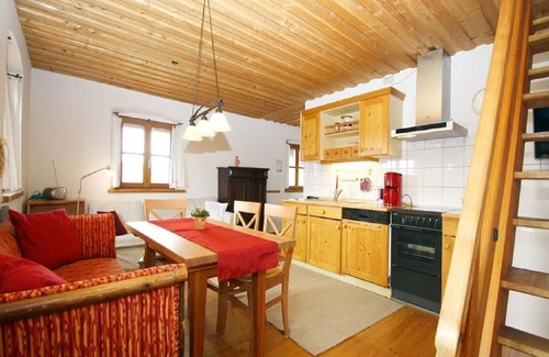 Bad Endorf Apartment | Ferienwohnung "Sonnenblume", 50 qm Obergeschoss, 2 separate Schlafzimmer