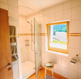 Schattwald Apartment | Ferienwohnung Sonnenbichl