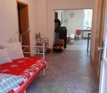 Aue Apartment | Ferienwohnung Springstein