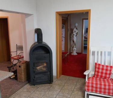 Aue Apartment | Ferienwohnung Springstein