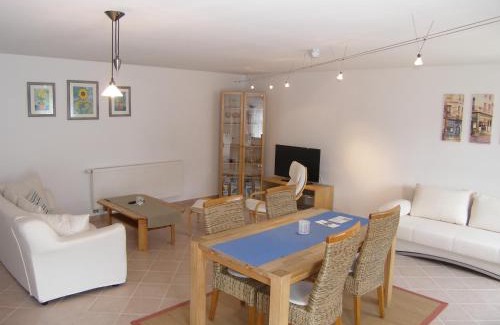 Stettfeld Apartment | Ferienwohnung Stettfeld