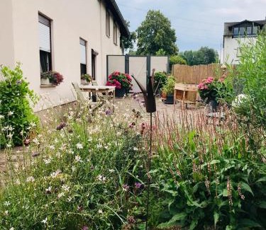 Saarwellingen Apartment | Ferienwohnung Suzanne mit Außenbereich