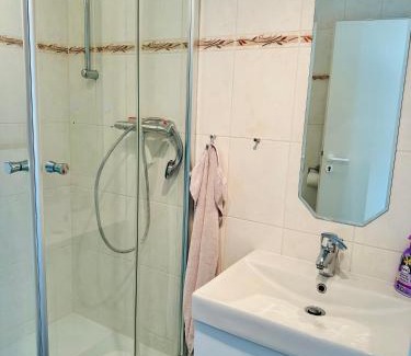 Saarwellingen Apartment | Ferienwohnung Suzanne mit Außenbereich