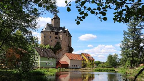 Falkenberg Apartment | Ferienwohnung und Sommerhaus unter der Burg