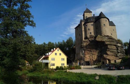 Falkenberg Apartment | Ferienwohnung und Sommerhaus unter der Burg