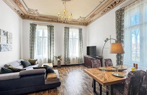 Herzberg Apartment | Ferienwohnung Villa Nieske - Jugendstil Denkmal, free WLAN & Parken, Self Check-In, Smart-TV