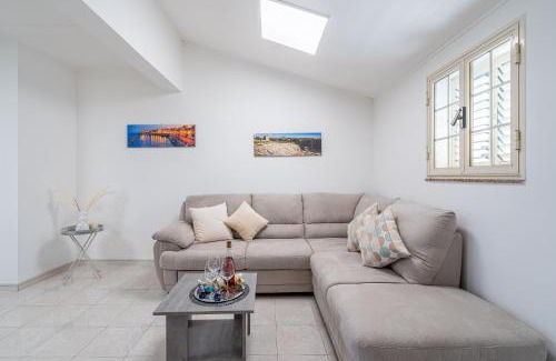 Tiche Apartment | Ferienwohnung Villa Segesta
