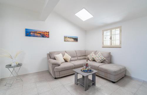 Tiche Apartment | Ferienwohnung Villa Segesta