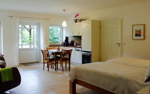 Suderhoft Apartment | Ferienwohnung Vogelsang