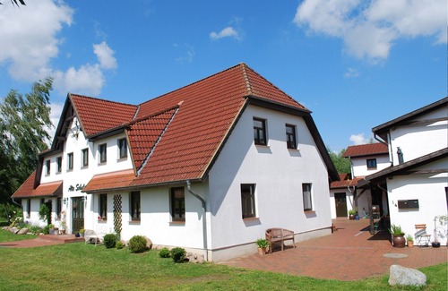 Dargun Apartment | Ferienwohnung Wollin Alte Schule Barlin Mecklenburg Pool